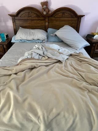 When is Unmade Bed Day? December 21 holidays.