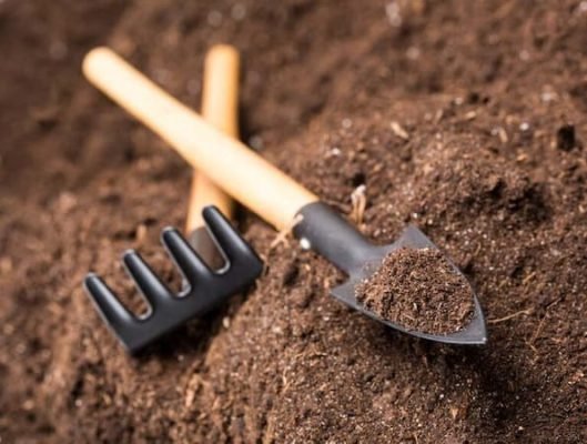 Garden Tools, International World Soil Day. December 5 holidays.